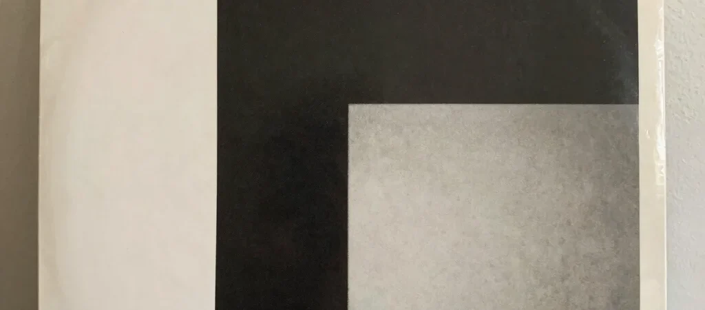 Fotografia Analógica e Minimalismo nas Capas dos Anos 80