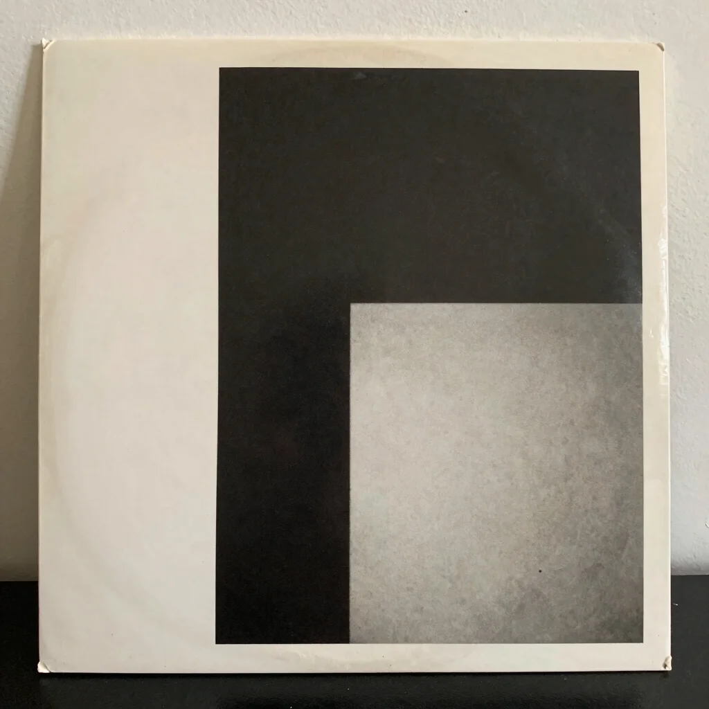 Fotografia Analógica e Minimalismo nas Capas dos Anos 80